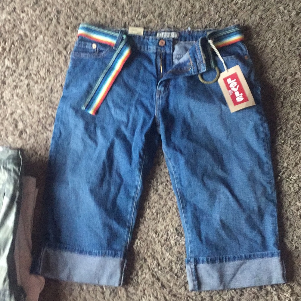 Levi Capri